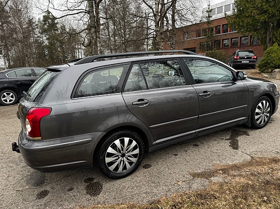 Toyota Avensis 5 of 9