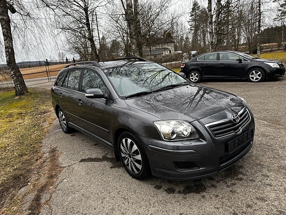 Toyota Avensis 3 of 9
