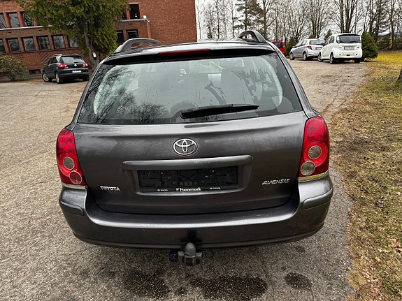 Toyota Avensis 6 of 9