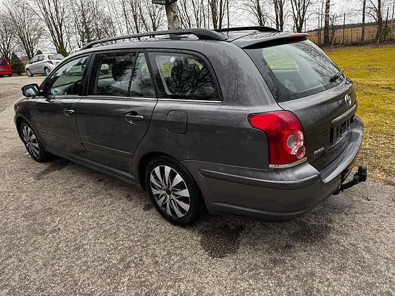 Toyota Avensis 8 of 9