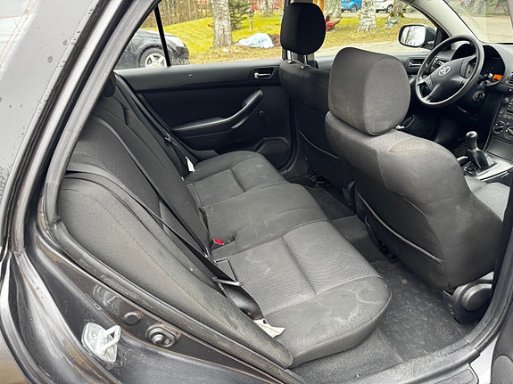 Toyota Avensis 9 of 9