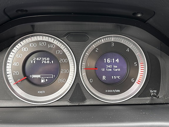 Volvo XC70 13 of 30