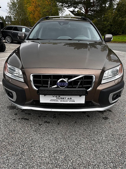 Volvo XC70 2 of 30