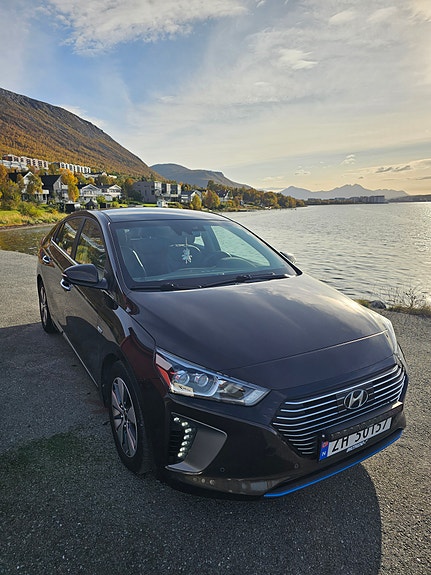 Hyundai IONIQ 2 of 30