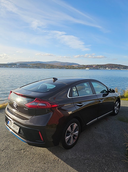 Hyundai IONIQ 4 of 30