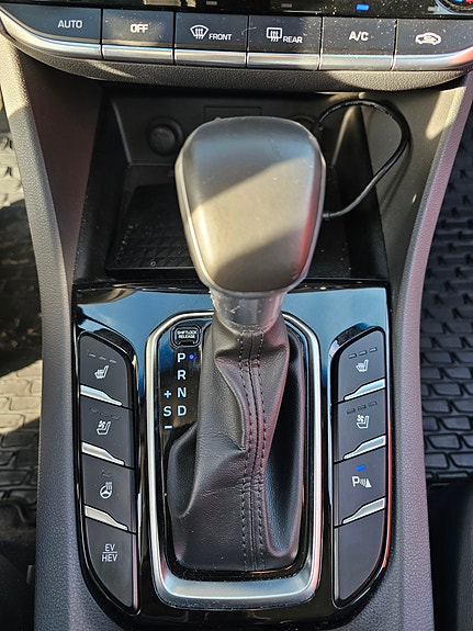 Hyundai IONIQ 18 of 30