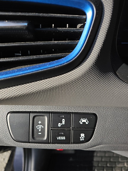Hyundai IONIQ 24 of 30