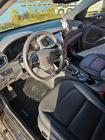 Hyundai IONIQ 14 of 30