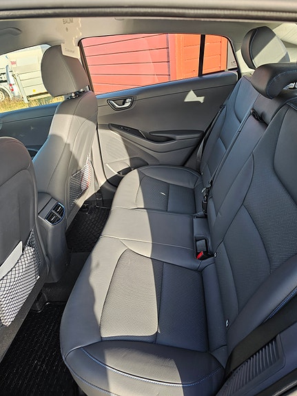 Hyundai IONIQ 13 of 30