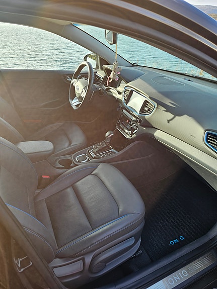 Hyundai IONIQ 16 of 30