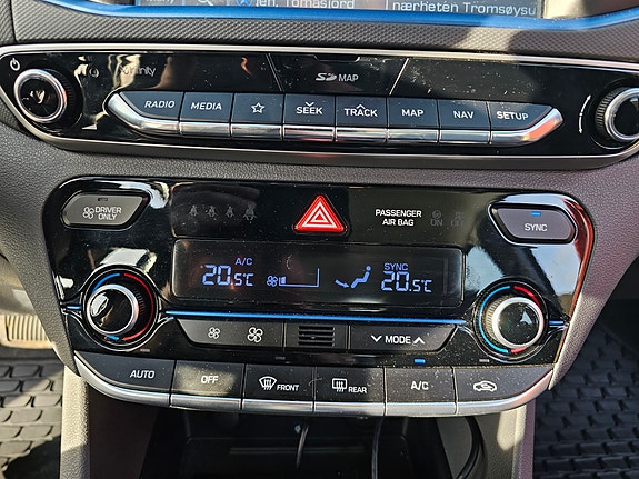 Hyundai IONIQ 17 of 30