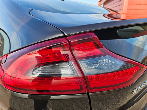 Hyundai IONIQ 28 of 30
