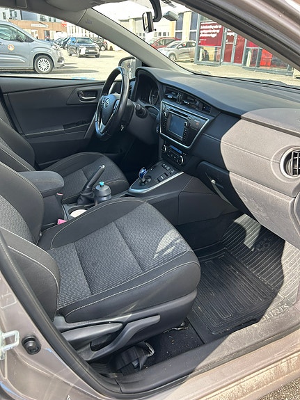 Toyota Auris 6 of 10