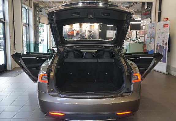 Tesla Model S 17 of 30