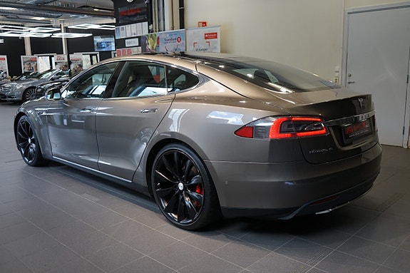Tesla Model S 4 of 30