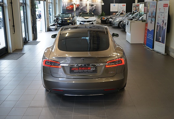 Tesla Model S 8 of 30