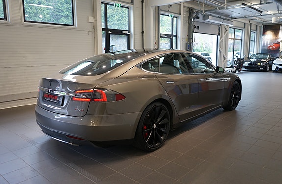 Tesla Model S 10 of 30