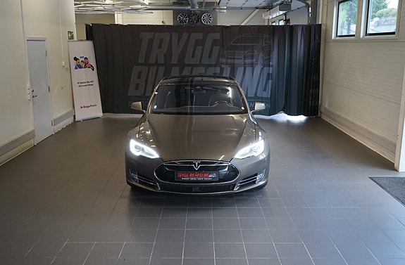 Tesla Model S 15 of 30