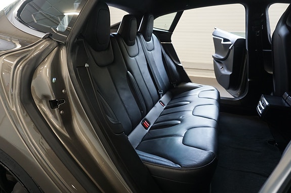 Tesla Model S 25 of 30