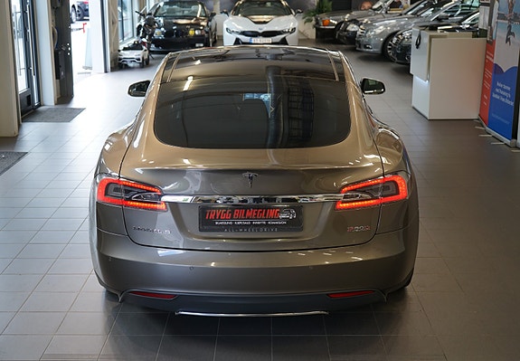Tesla Model S 7 of 30