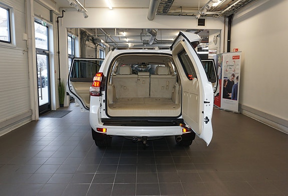 Toyota Land Cruiser 16 of 30