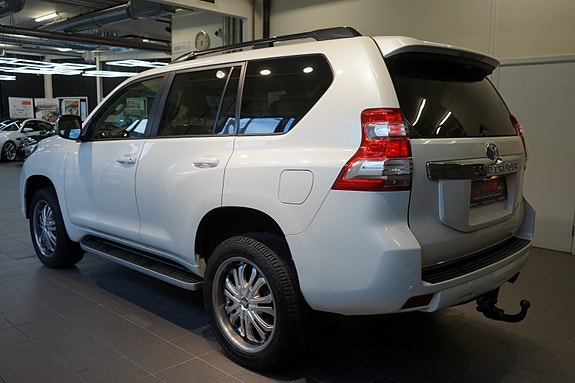 Toyota Land Cruiser 4 of 30