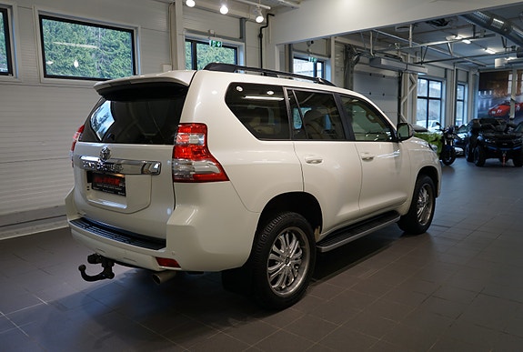 Toyota Land Cruiser 10 of 30