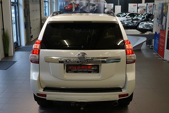 Toyota Land Cruiser 7 of 30