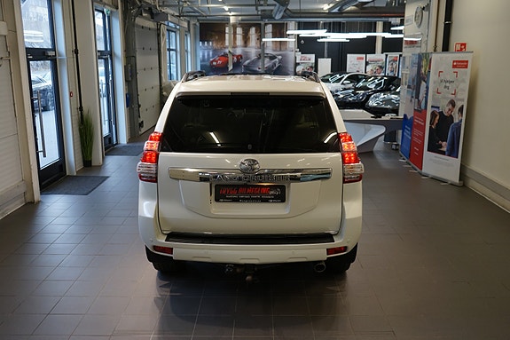 Toyota Land Cruiser 8 of 30