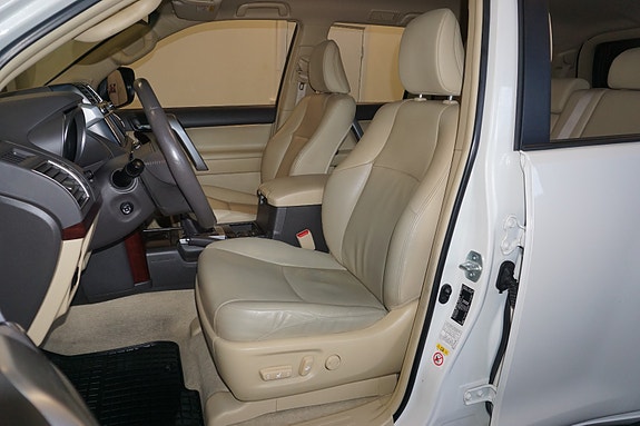 Toyota Land Cruiser 30 of 30