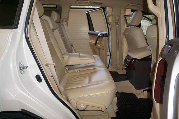 Toyota Land Cruiser 24 of 30