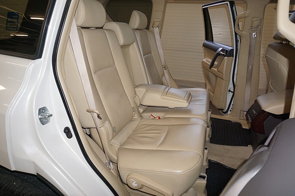 Toyota Land Cruiser 25 of 30