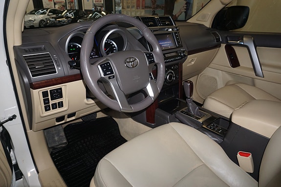 Toyota Land Cruiser 28 of 30