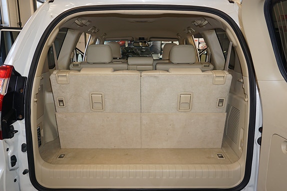 Toyota Land Cruiser 18 of 30