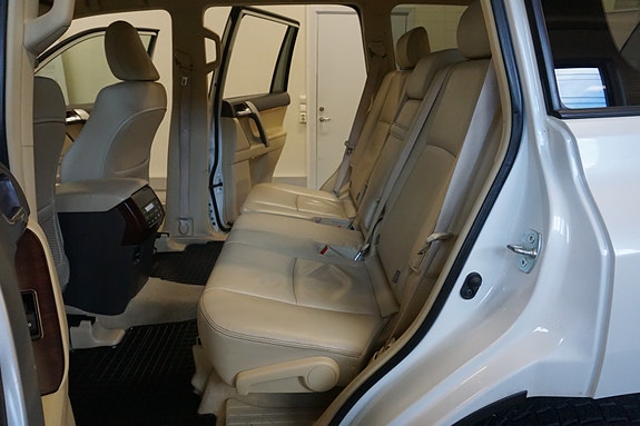 Toyota Land Cruiser 26 of 30