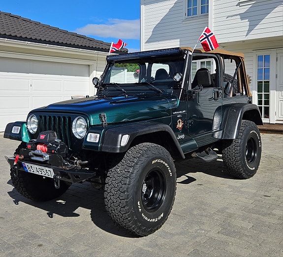 Jeep Wrangler 2 of 30