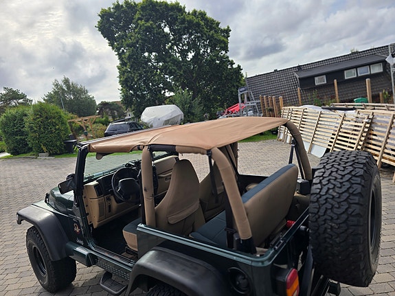 Jeep Wrangler 9 of 30