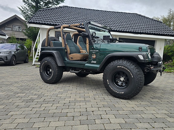 Jeep Wrangler 14 of 30
