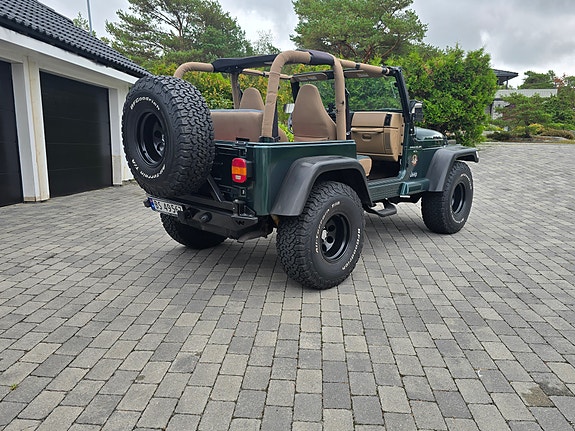 Jeep Wrangler 15 of 30