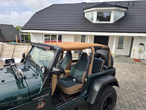 Jeep Wrangler 11 of 30