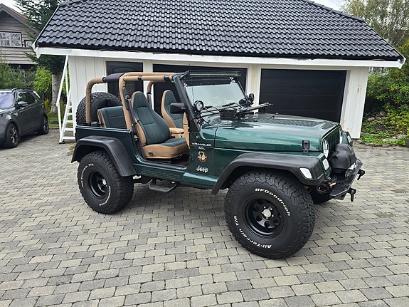 Jeep Wrangler 13 of 30