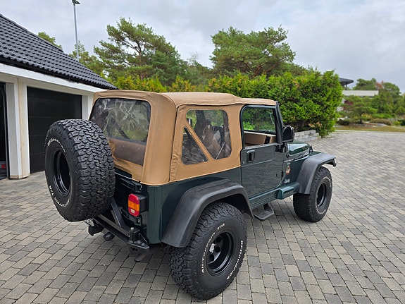 Jeep Wrangler 19 of 30