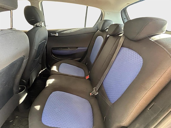 Hyundai i20 10 of 13
