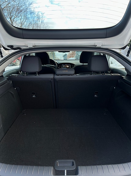 Hyundai IONIQ 10 of 14