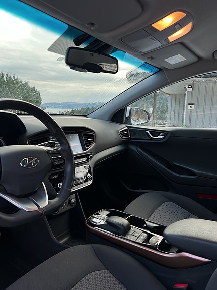 Hyundai IONIQ 2 of 14