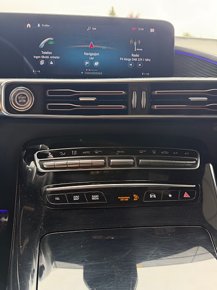 Mercedes-Benz EQC400 29 of 30