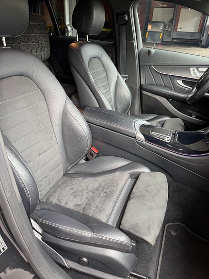 Mercedes-Benz EQC400 18 of 30