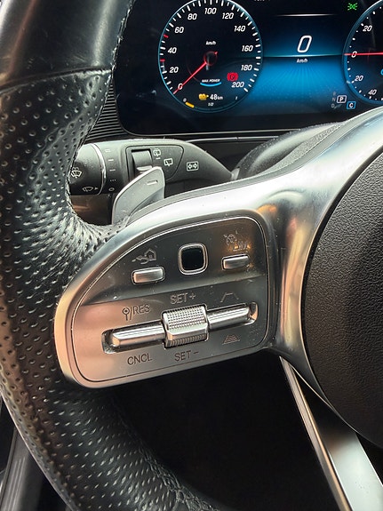 Mercedes-Benz EQC400 25 of 30