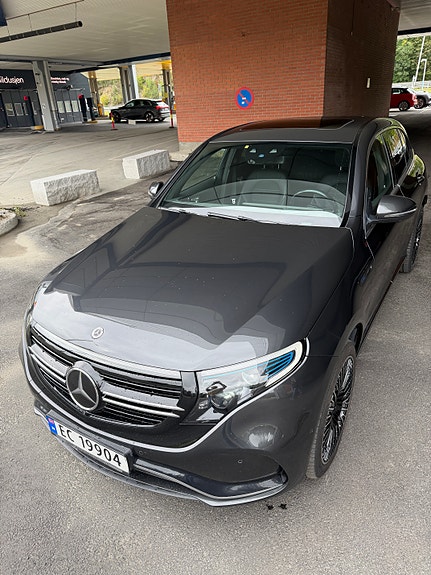 Mercedes-Benz EQC400 2 of 30