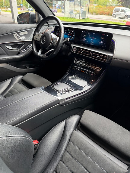 Mercedes-Benz EQC400 17 of 30